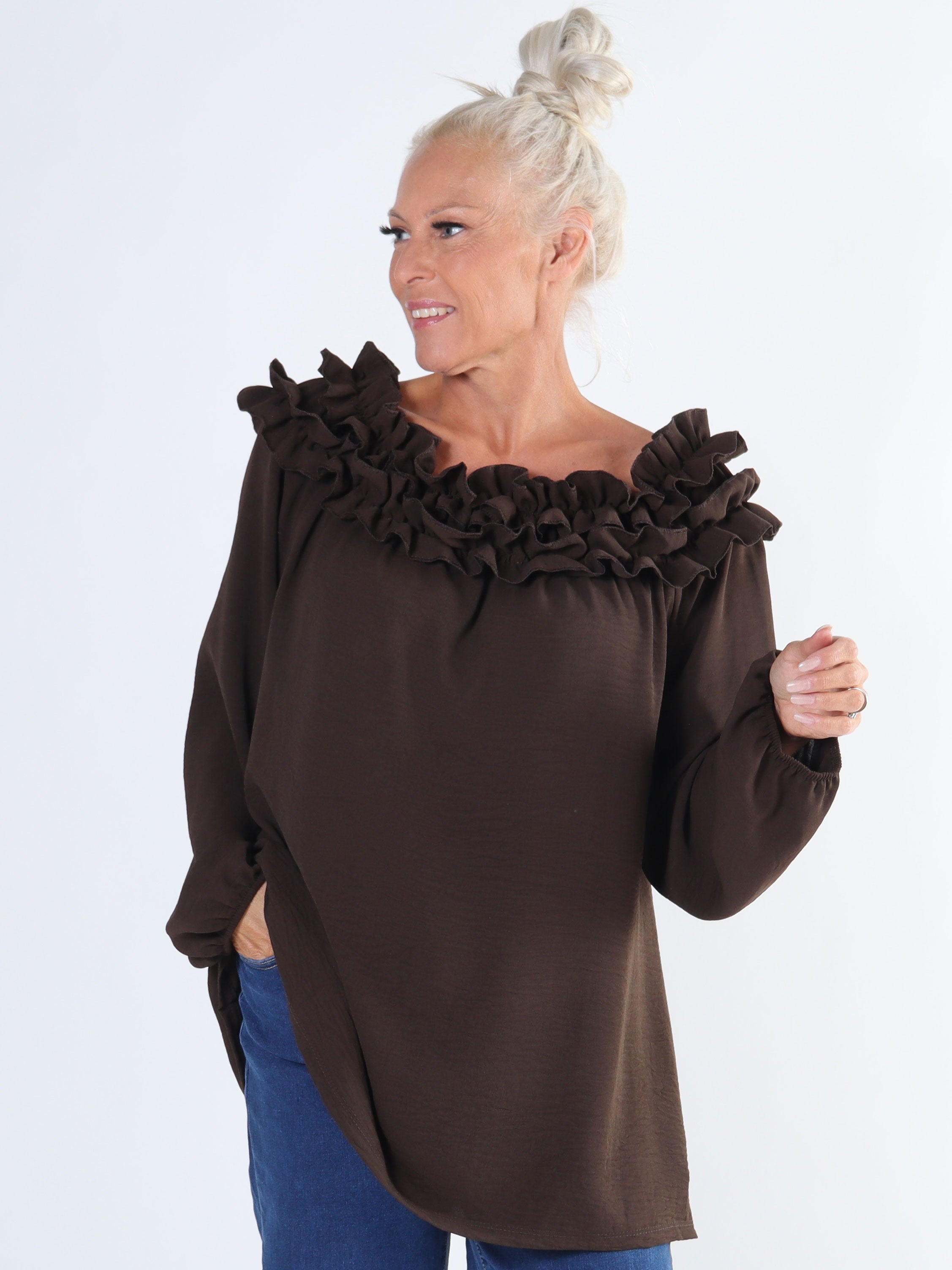 Chili - Finaste plus size tunikan med volanger i halsringningen (bestseller)